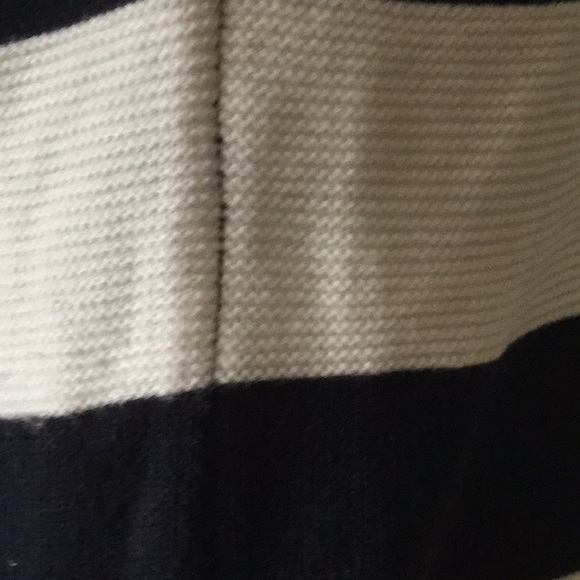 Forever 21 Sweater - Picture 2 of 3